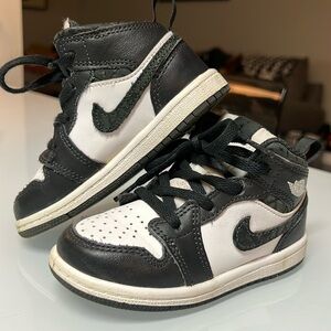 JORDAN 1 MID TD - 8C TODDLER “Panda Elephant” BLACK / WHITE GOOD USED CONDITION